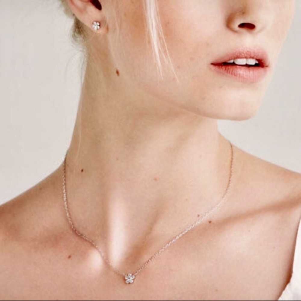 Daisy Flower Pendant Necklace Chloe + Isabel Petit Bijou